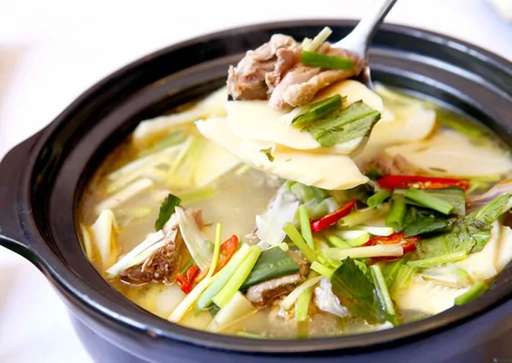 Vịt nấu măng - 100 món ăn Việt